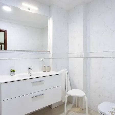 아파트 New Bright And Central With 2 Bedrooms