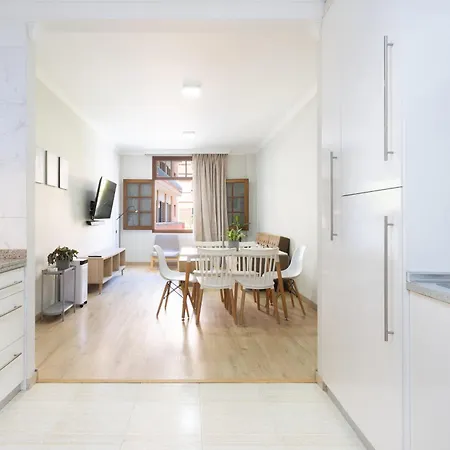 아파트 New Bright And Central With 2 Bedrooms *