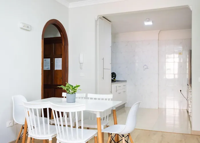 New Bright And Central With 2 Bedrooms