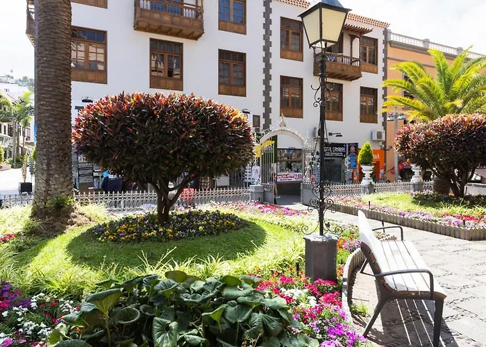 New Bright And Central With 2 Bedrooms *