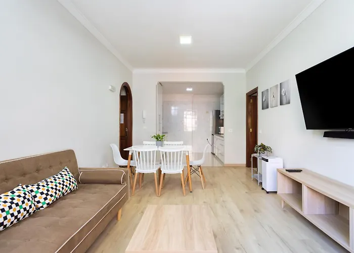 New Bright And Central With 2 Bedrooms