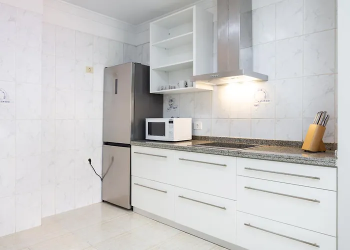 New Bright And Central With 2 Bedrooms アパート