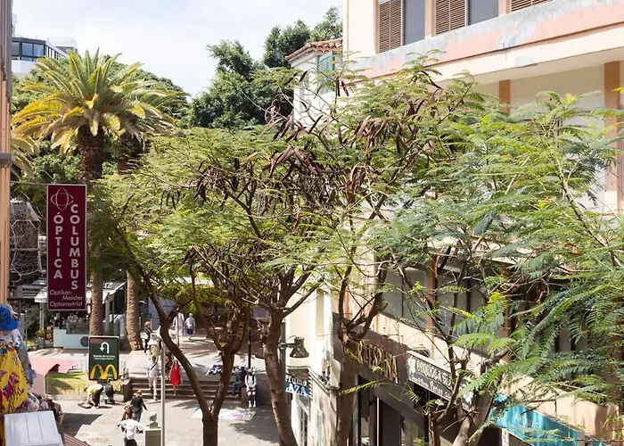 New Bright And Central With 2 Bedrooms *