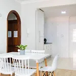 New Bright And Central With 2 Bedrooms